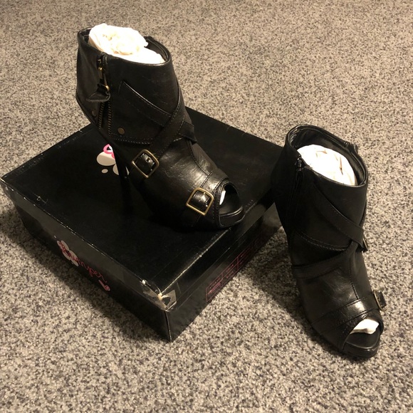 🌸4/$20🌸Bumper Black Opened Toe Booties Size 7 NIB - Picture 6 of 11